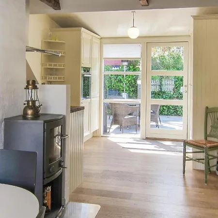 Apartment 2 Bedroom In Gudhjem